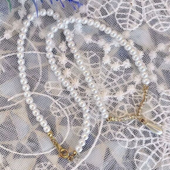 Claire’s Faux Pearl Rhinestone Necklace - Picture 7 of 7